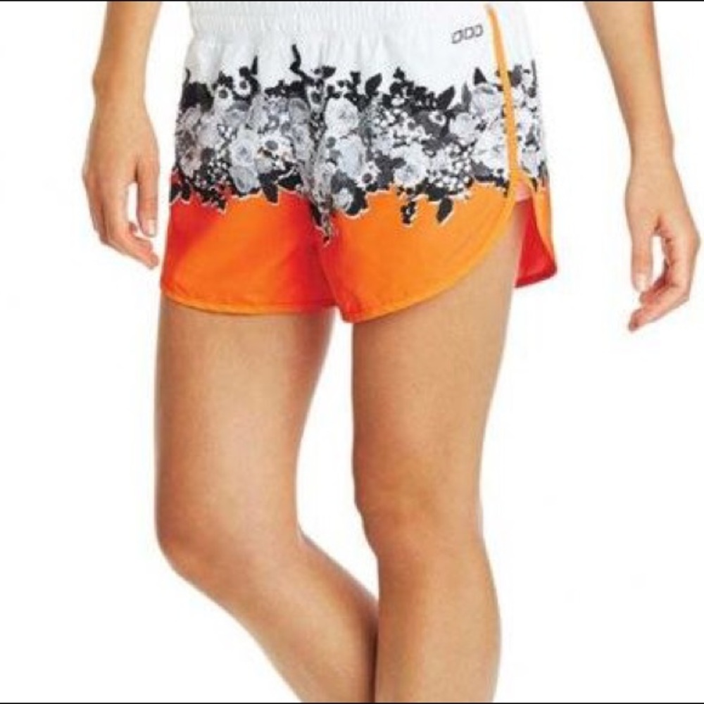 Lorna Jane Daisy Fever Run Short ๐โโ๏ธโ - Picture 2 of 9